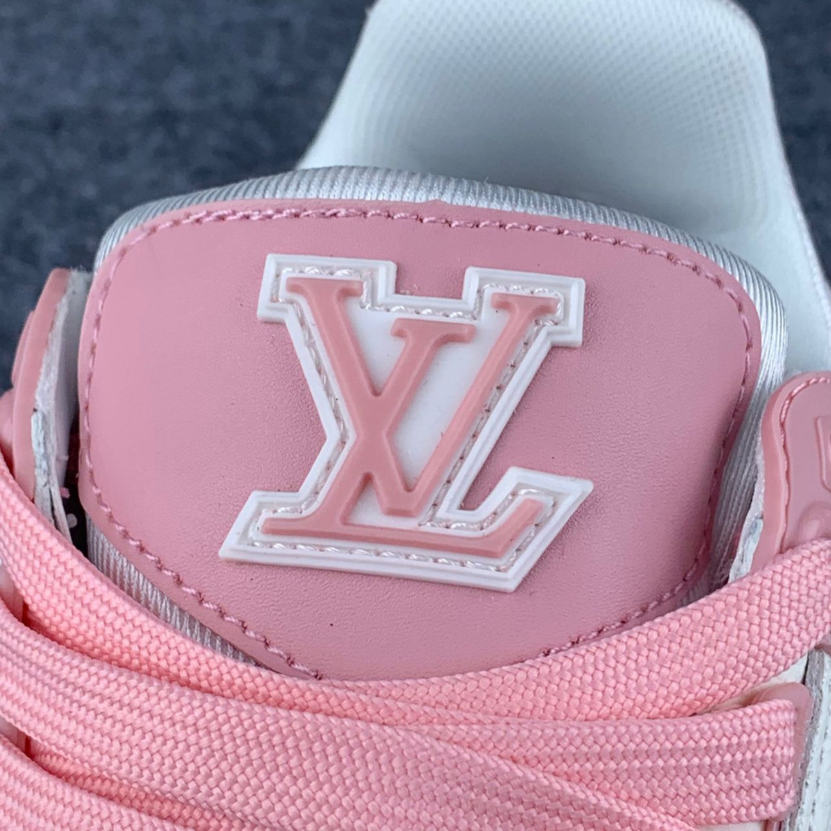 WMNS LV Trainer ‘Rose’ (B-Grade Version)