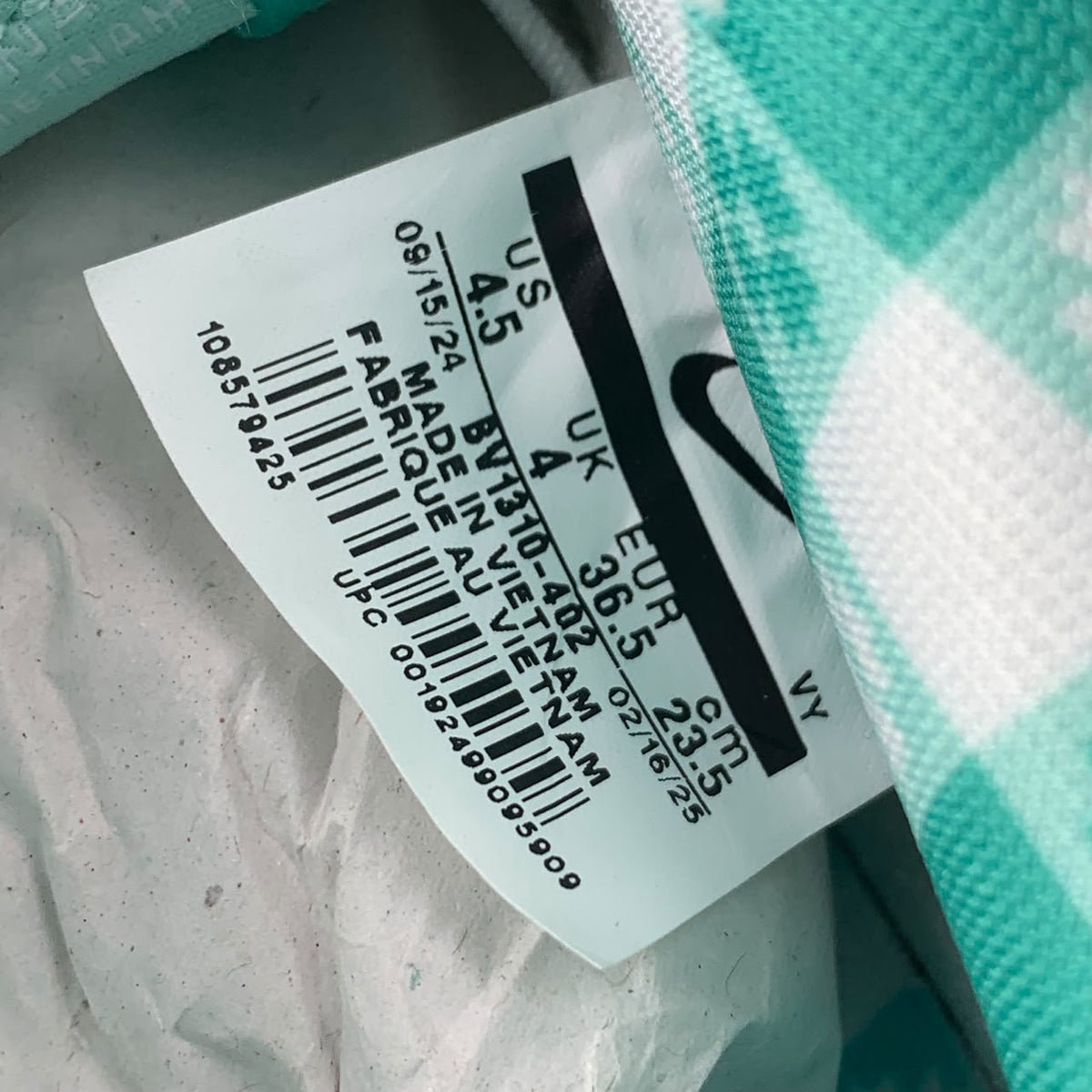 Custom Concepts x Diamond Supply Co. x Nike SB Dunk Low Pro “Tiffany,”