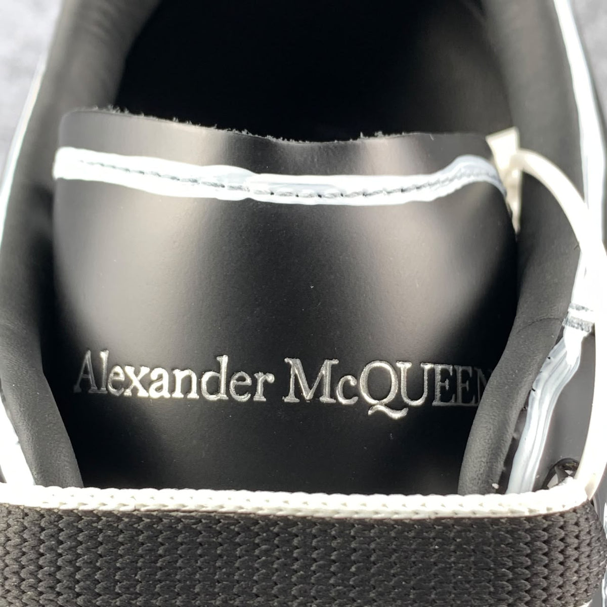 Alexander McQueen Oversized Sneaker 'Black White Outline'