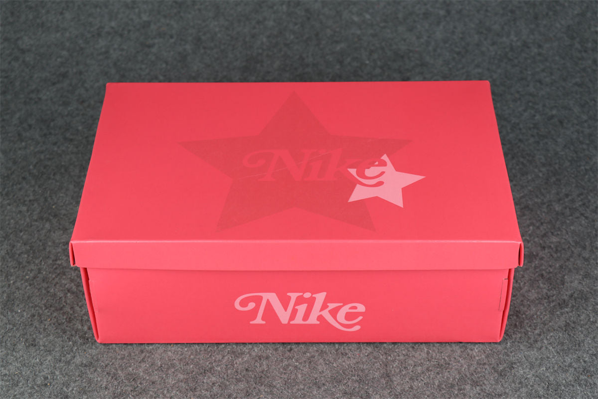Wmns Dunk Low LX 'Barbie'