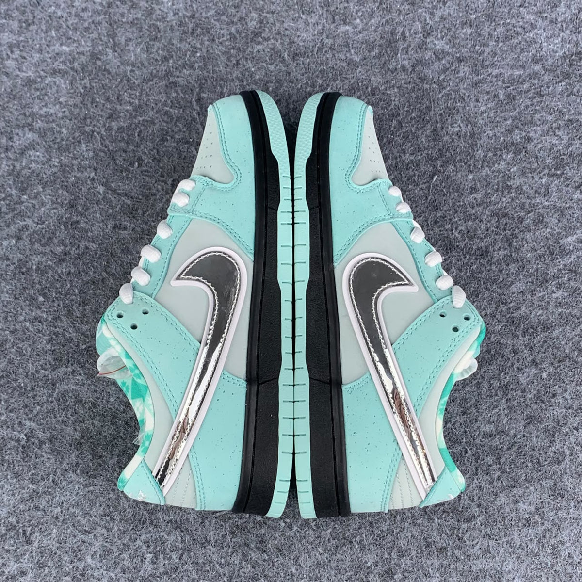 Custom Concepts x Diamond Supply Co. x Nike SB Dunk Low Pro “Tiffany,”