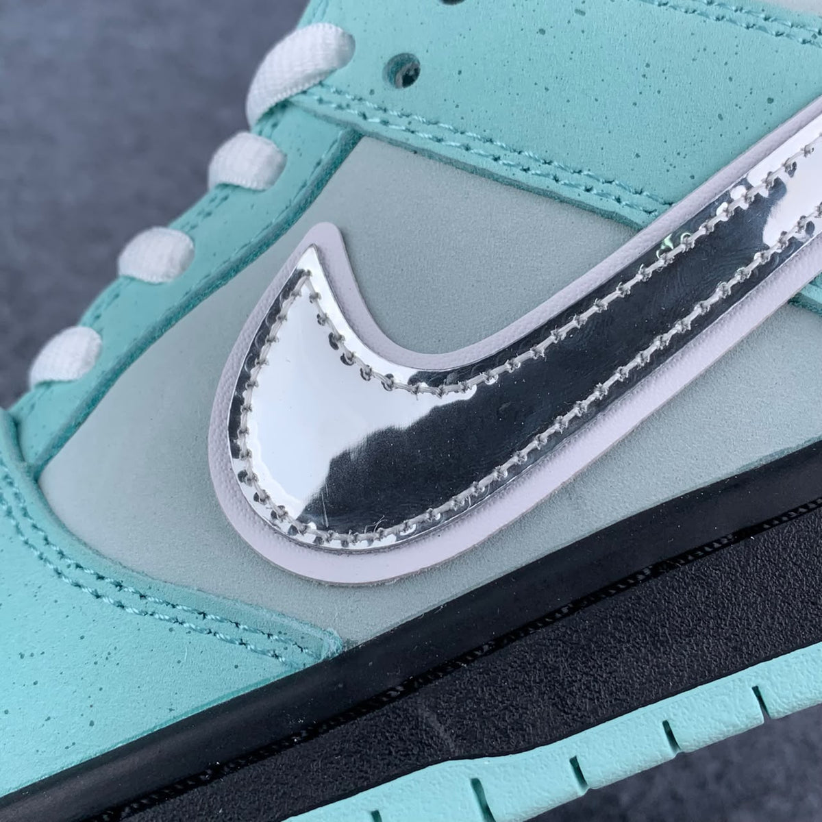 Custom Concepts x Diamond Supply Co. x Nike SB Dunk Low Pro “Tiffany,”