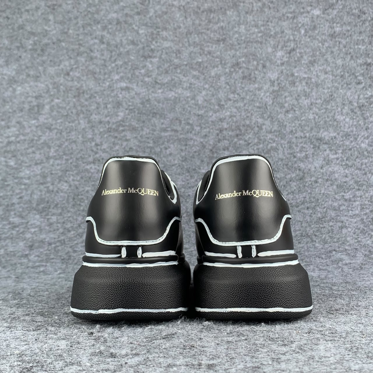 Alexander McQueen Oversized Sneaker 'Black White Outline'