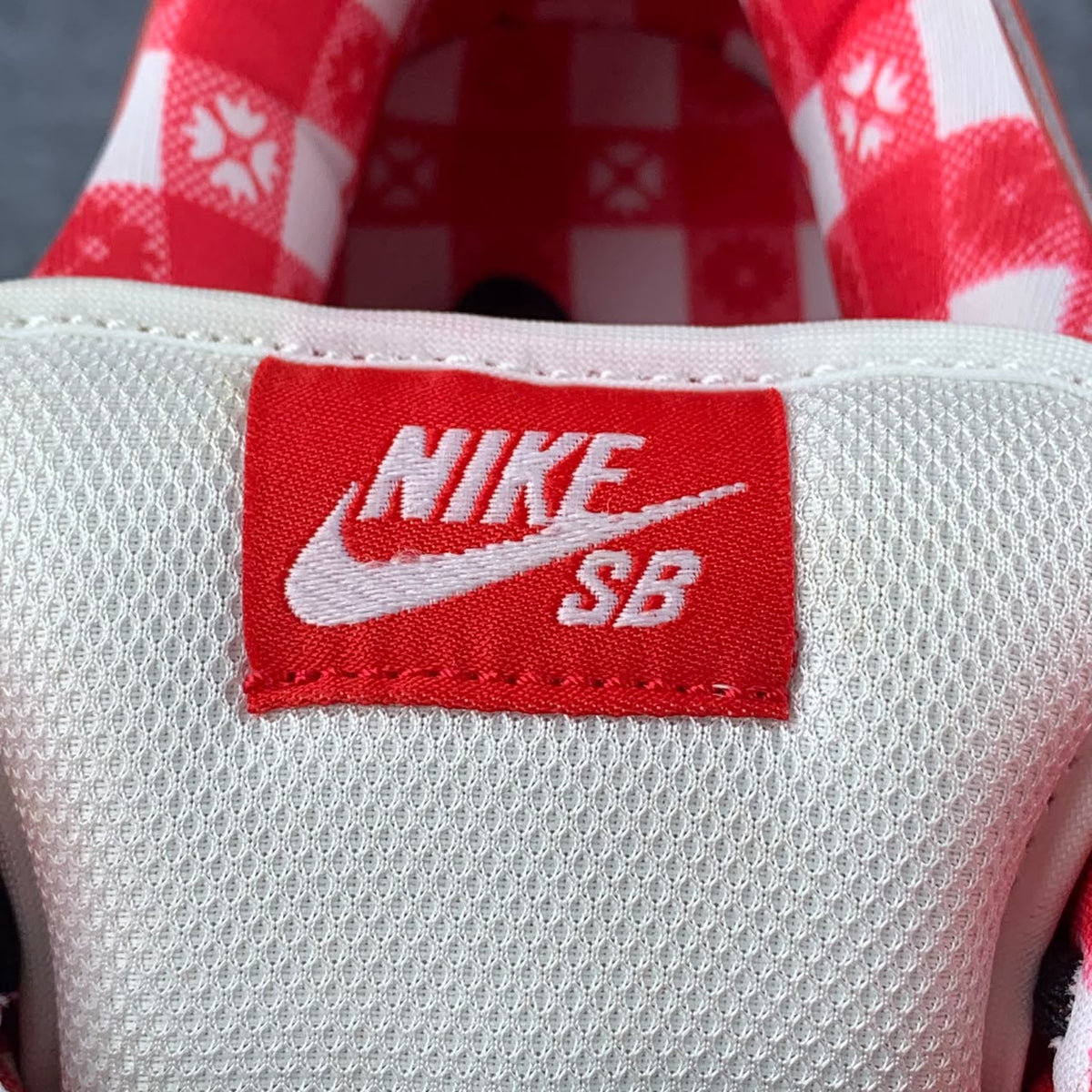 Nike Dunk Low Premium SB 'Lobster'