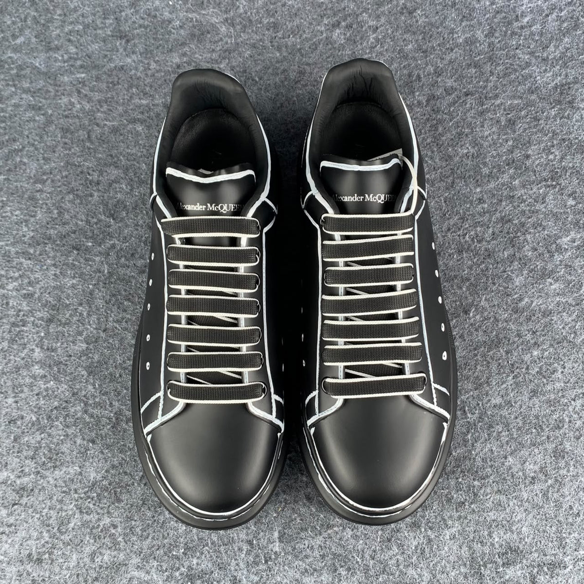 Alexander McQueen Oversized Sneaker 'Black White Outline'