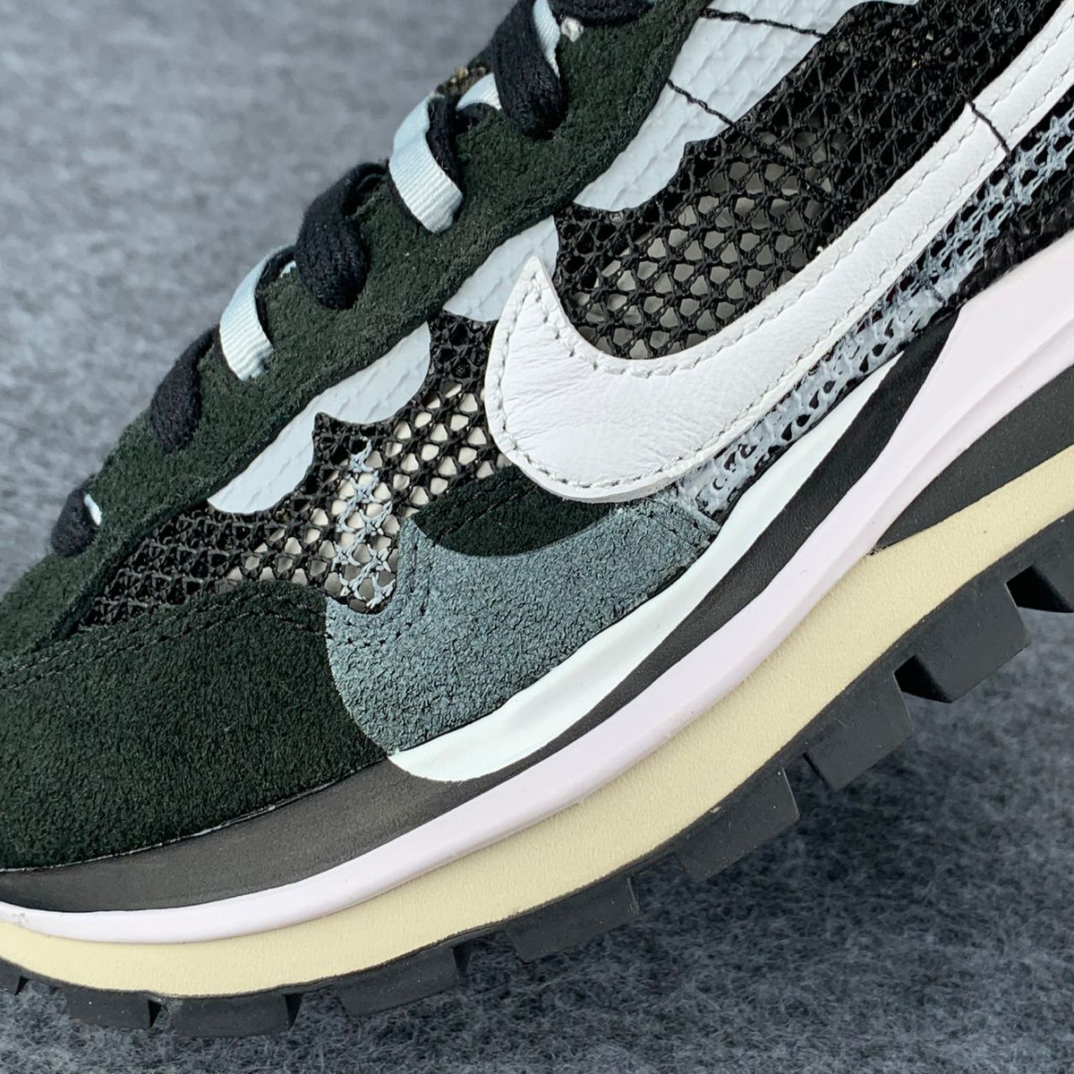 Sacai x VaporWaffle 'Black White'