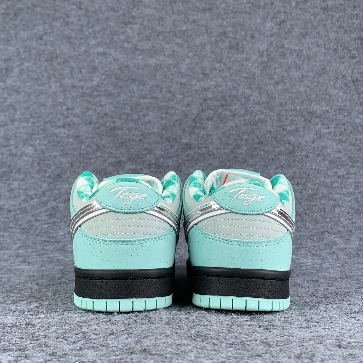 Custom Concepts x Diamond Supply Co. x Nike SB Dunk Low Pro “Tiffany,”