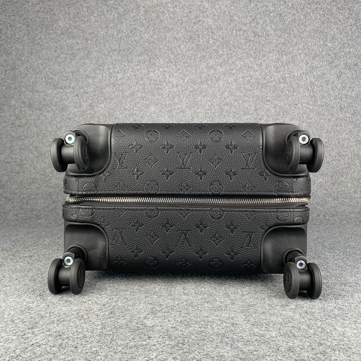 LV Horizon 55 ‘Monogram Shadow’