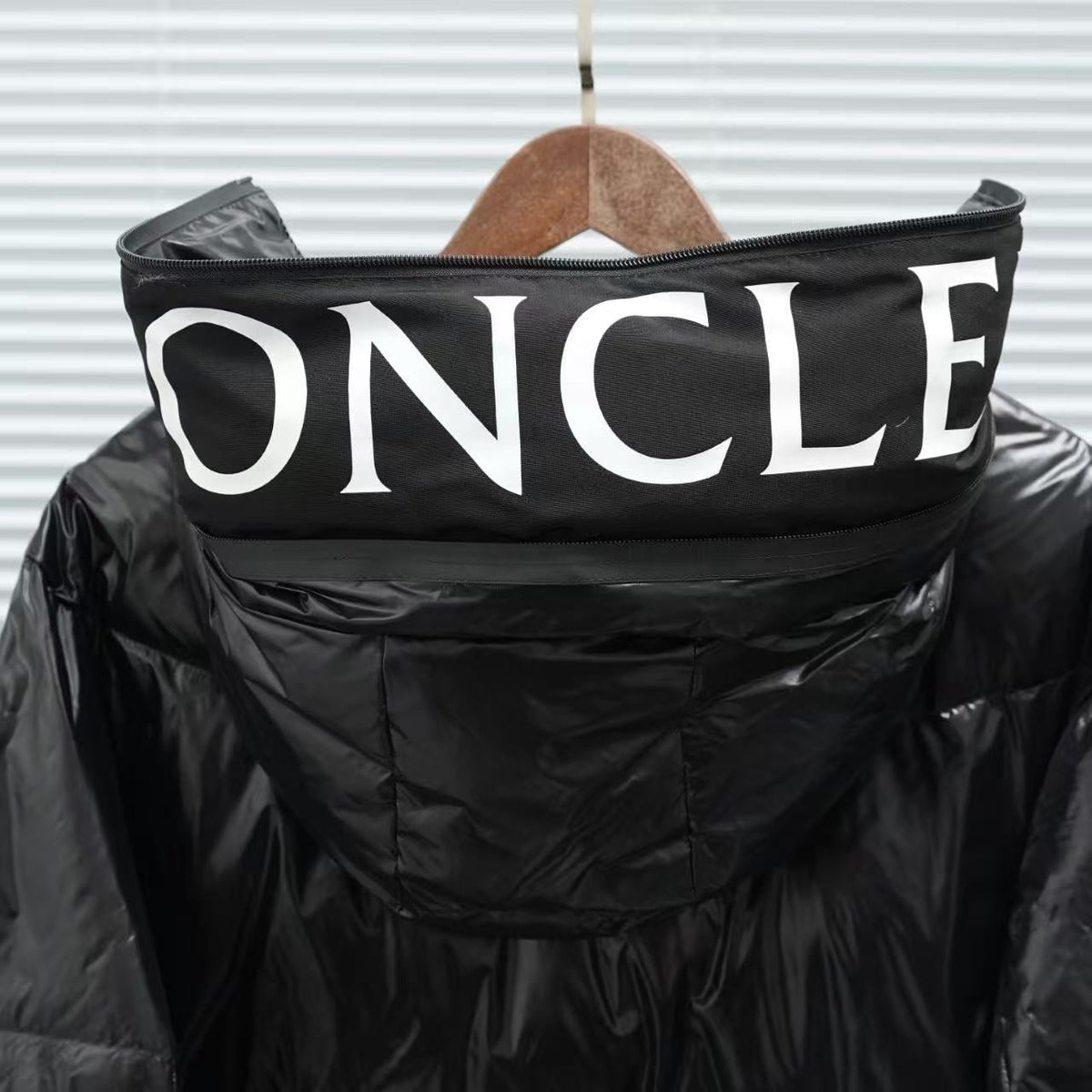 Moncler Hooded Huppe Short Down Jacket ‘Black’