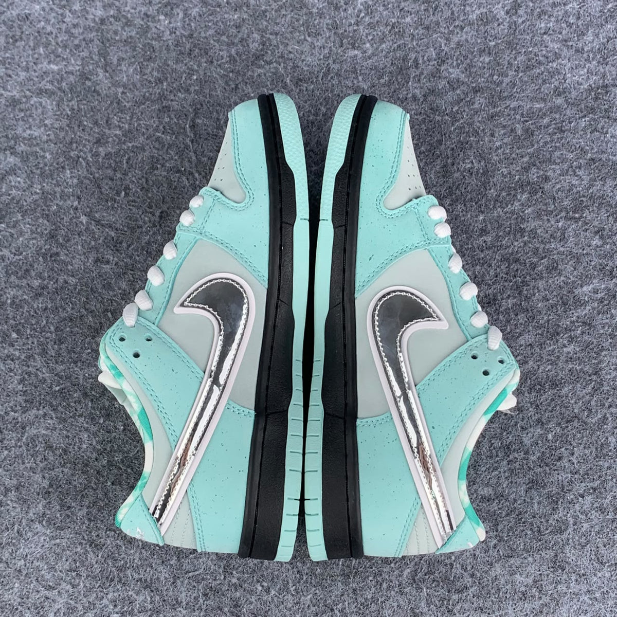 Custom Concepts x Diamond Supply Co. x Nike SB Dunk Low Pro “Tiffany,”