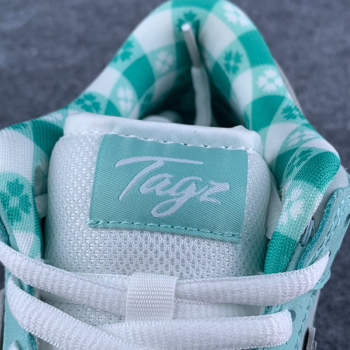 Custom Concepts x Diamond Supply Co. x Nike SB Dunk Low Pro “Tiffany,”