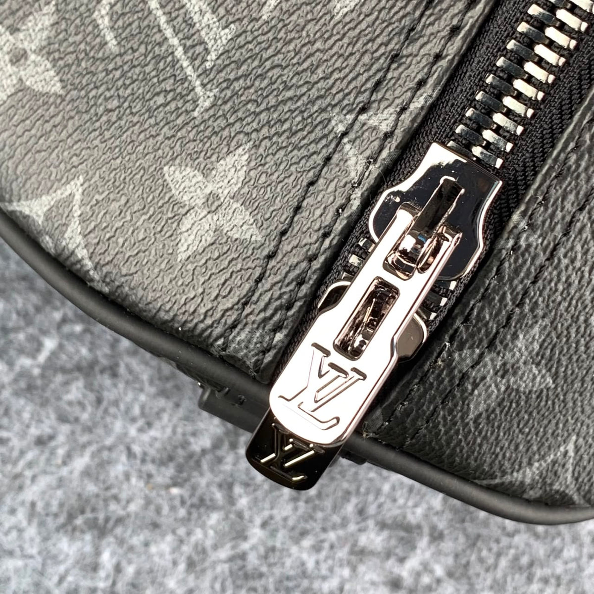 LV KEEPALL BANDOULIERE  ECLIPSE 50