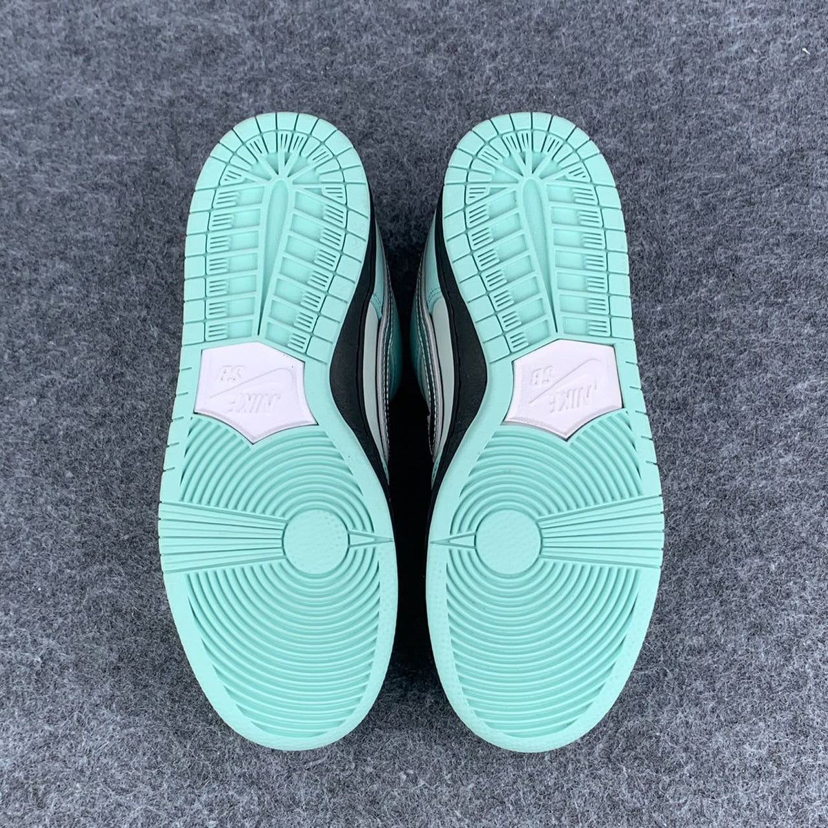 Custom Concepts x Diamond Supply Co. x Nike SB Dunk Low Pro “Tiffany,”