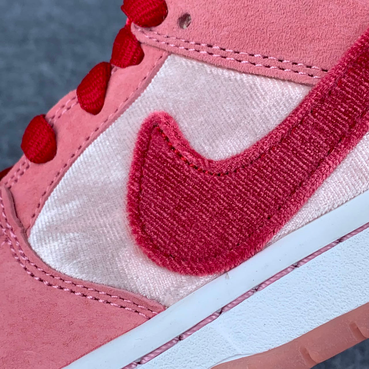 StrangeLove x Dunk Low SB 'Valentine's Day'