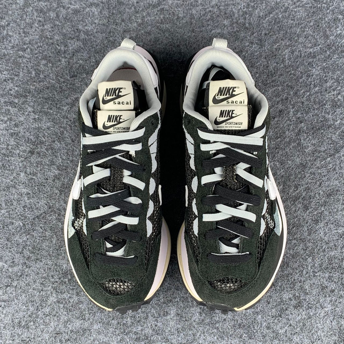 Sacai x VaporWaffle 'Black White'