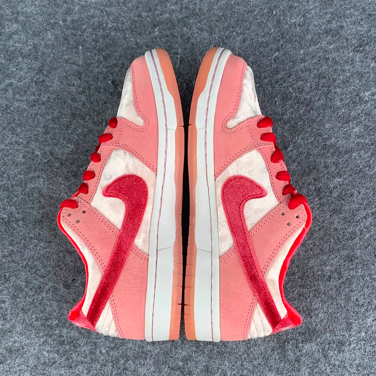 StrangeLove x Dunk Low SB 'Valentine's Day'