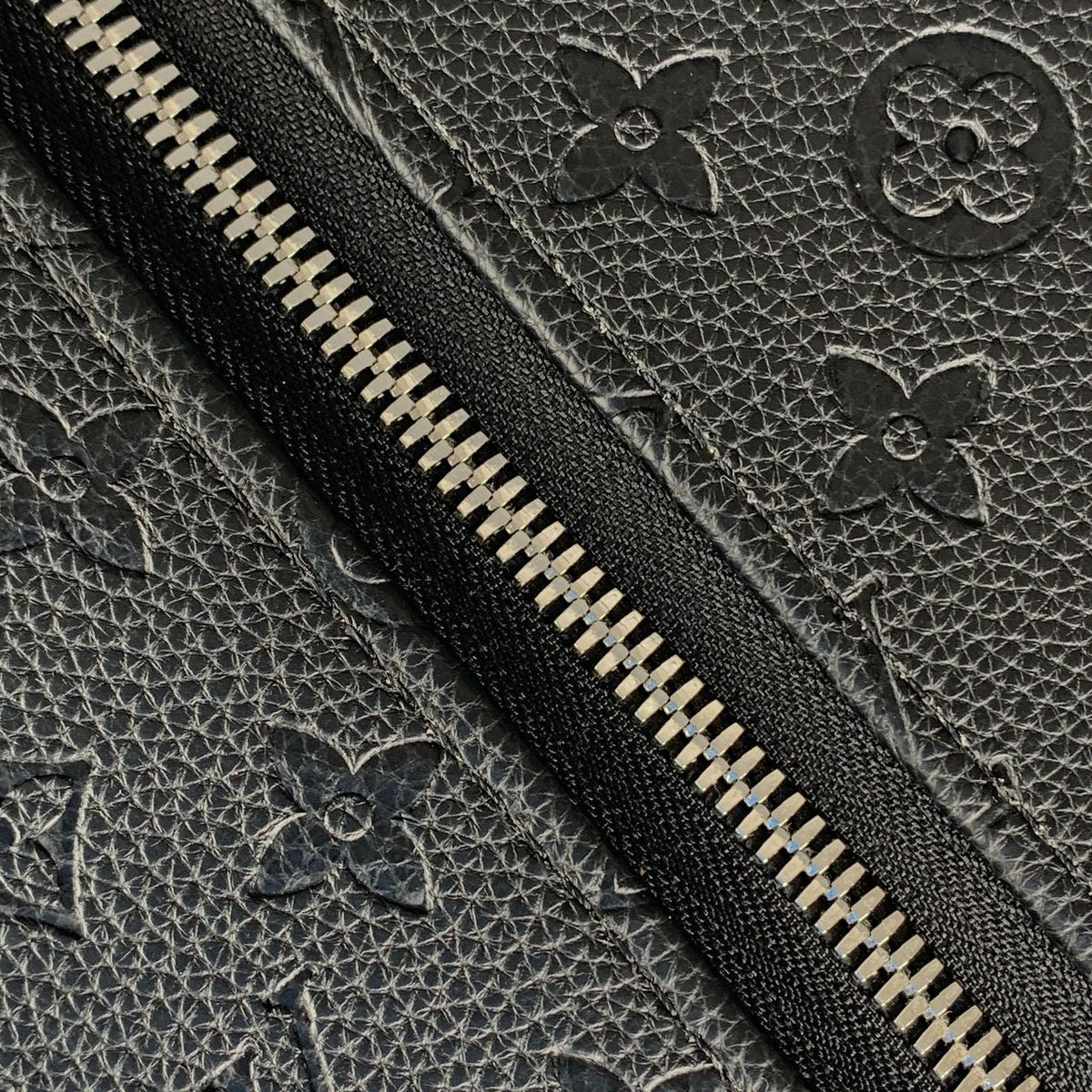 LV Horizon 55 ‘Monogram Shadow’