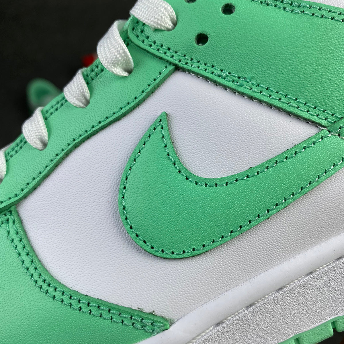 Wmns Dunk Low 'Green Glow'