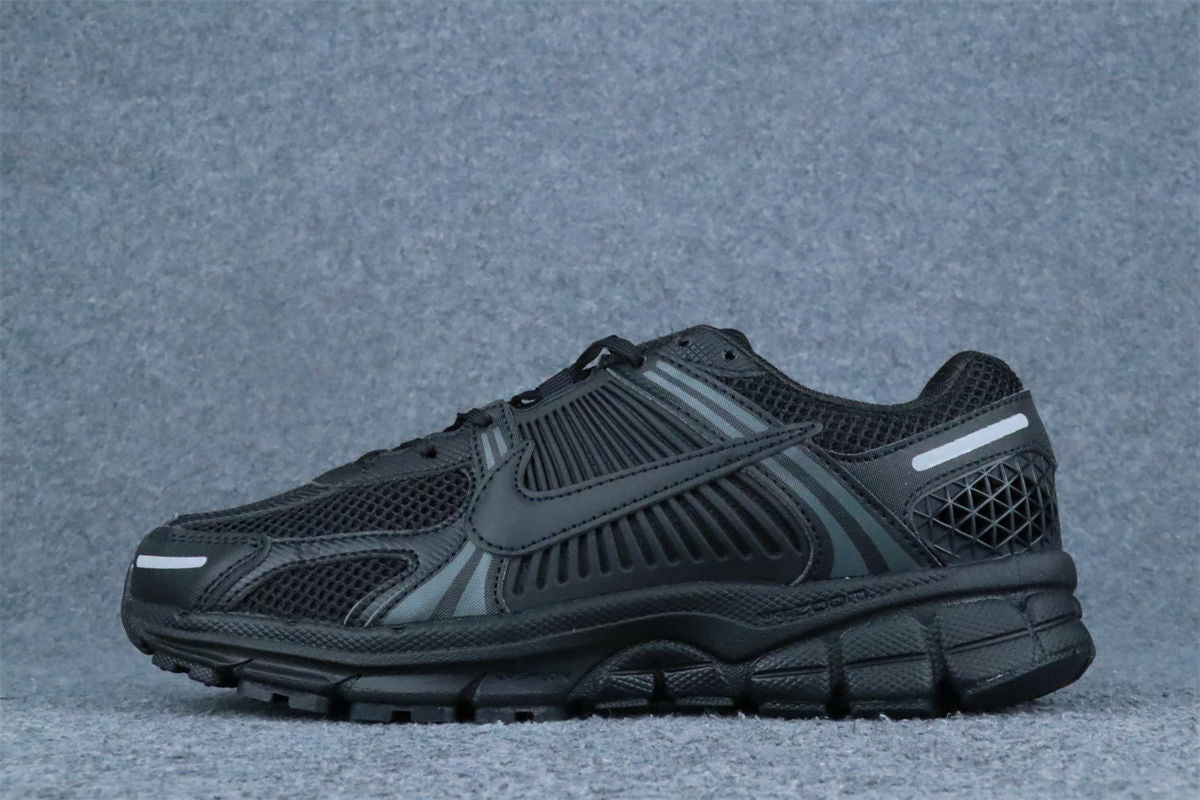Nike Air Zoom Vomero 5 'Triple Black'