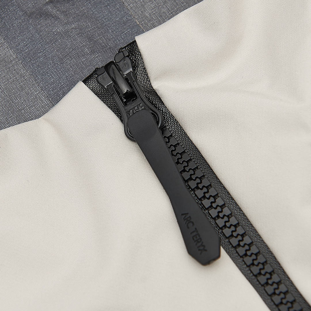 Arc'teryx Men's Alpha SV6 'Sea Salt'