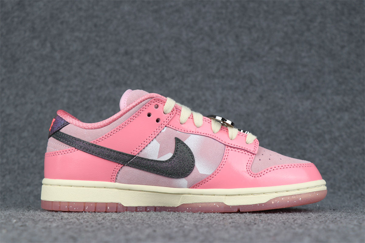 Wmns Dunk Low LX 'Barbie'