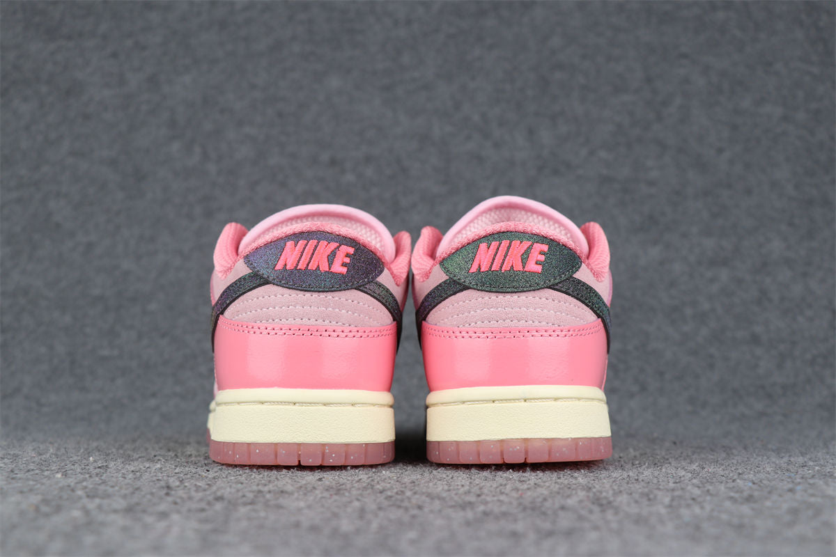Wmns Dunk Low LX 'Barbie'