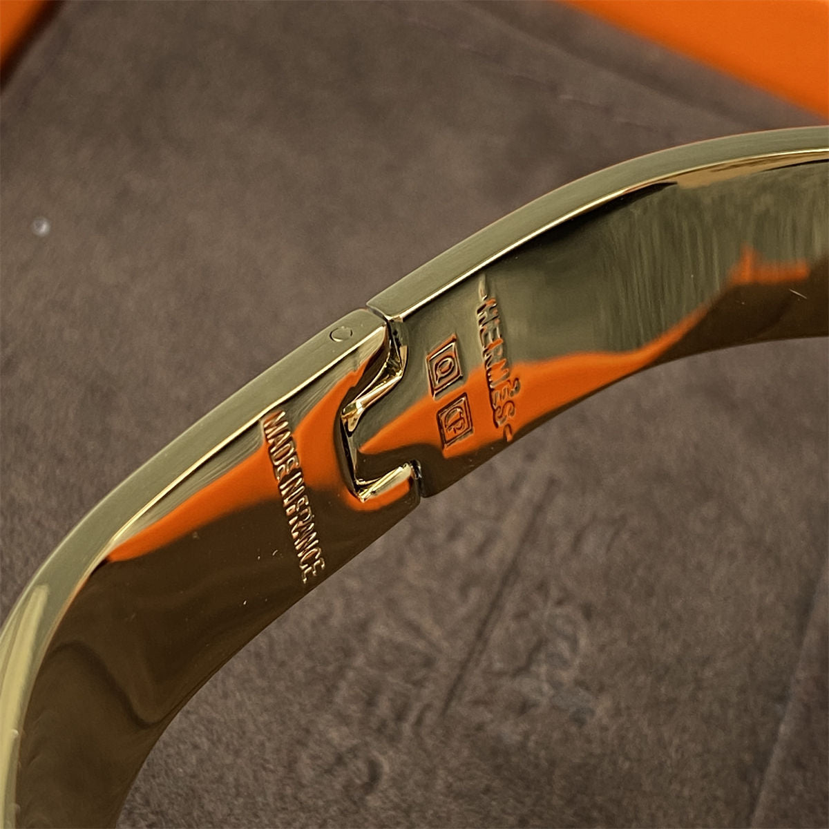 Classic Narrow Clic Clac H Bracelet 'Red Enamel & Gold-Tone'