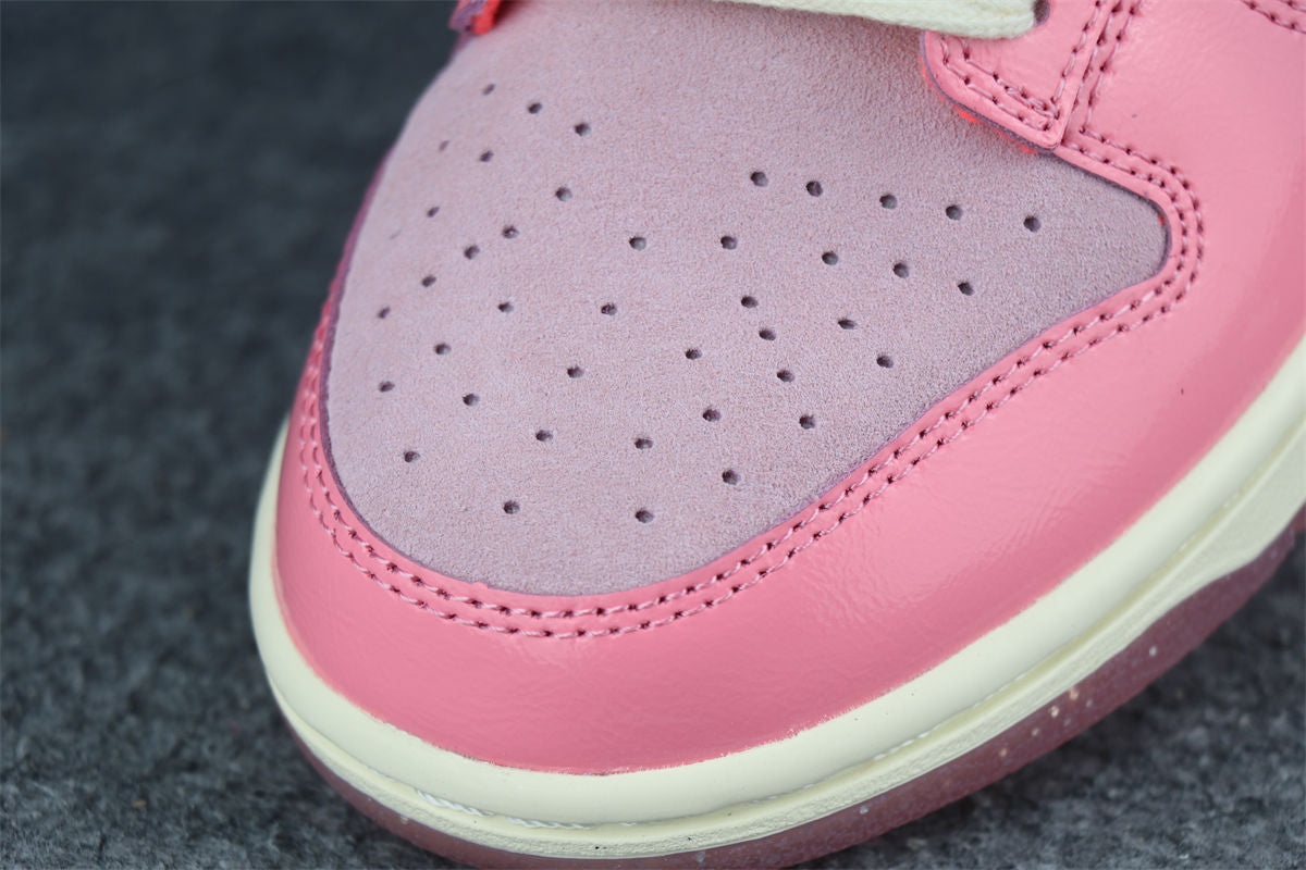 Wmns Dunk Low LX 'Barbie'